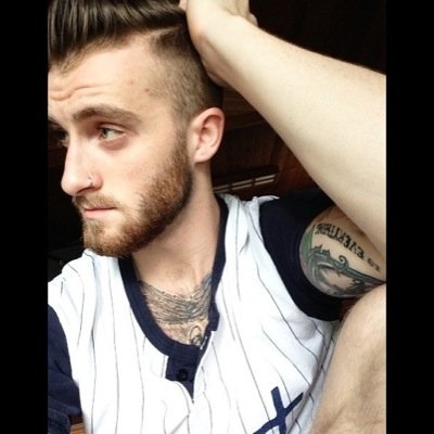 |Bisexual. Single.| Tattooed idiot.