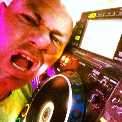 45 miljoner sålda album, 125K sålda böcker Ett Jävla Liv - snart kommer tvåan. brinken@brinkenstjarna.net #Brink #DJBrink
