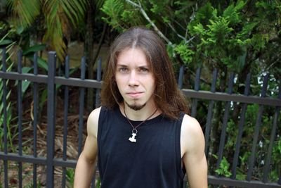 25, formado em Engenharia Mecânica na UFSC. Death, Black and viking metal. Inglês, Polonês, Espanhol e português