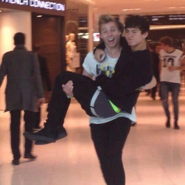 ☯ hi u just got a free follow from @colorfxlcalum & @princxssluke please follow us there ☯