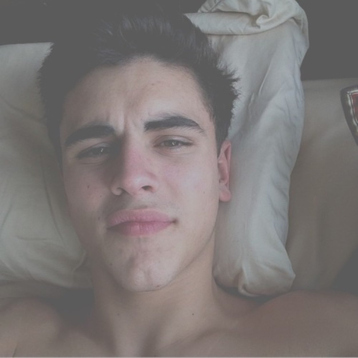 jdbfeatziam's profile picture. follow @lomlsjdb bc she loves you and follows back