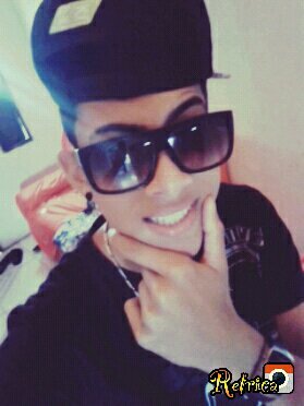 Tranquilo eu vou seguindo em frente. sou um bello jovem sorridente ;)