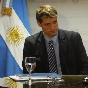 Abogado egresado de la Facultad de Derecho de la UBA. Diplomado en Derecho de la Salud y Legislación Sanitaria (ECAE)