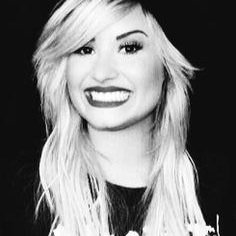 Essa página é de votos e reetwets para a de no VMA !!! #votedemilovato @ddlovato