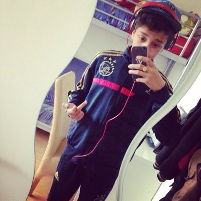 Love me or hate me idgaf! Vroeger zag je me niet nu opeens ken je me 10 jaar  ik laat die flikkers laag jullie praten heel veel alcohol jullie hele leven is op