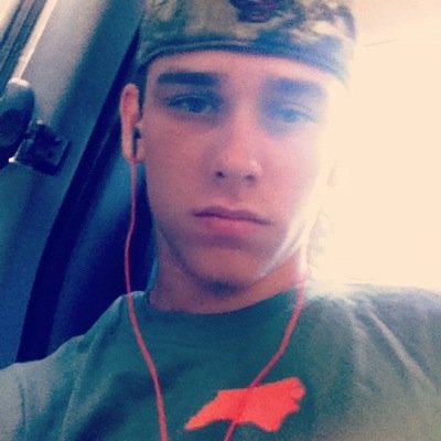-18 -I'm single -Kik: Country_Boy444 IG; country__boy44