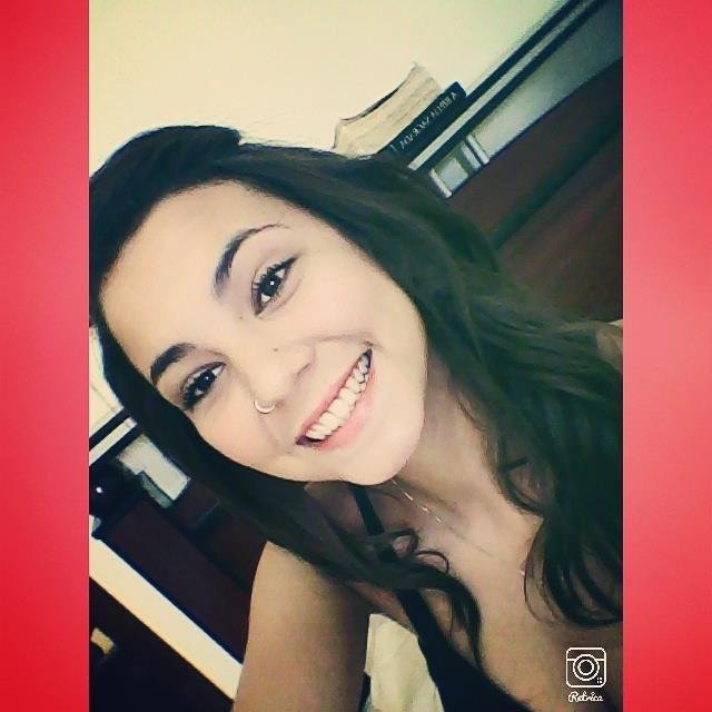 Nunca deixe que tuas lágrimas tomem seus sorrisos.
