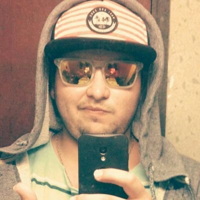 estudiante, me gustan los auto, me ecanta la adrenalina, derrepente me las doi de toreto  me encanta sentir el aire limpio en los cerro ...