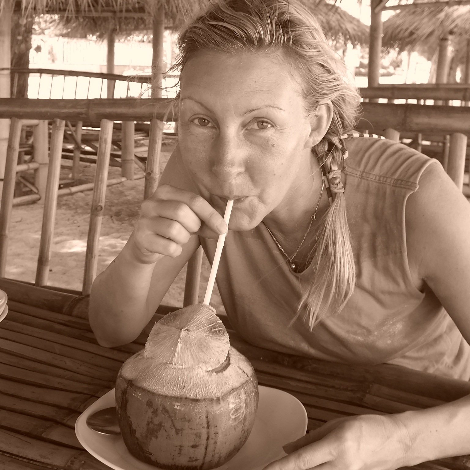 Medical Herbalist & natural therapist, lover of plants and people