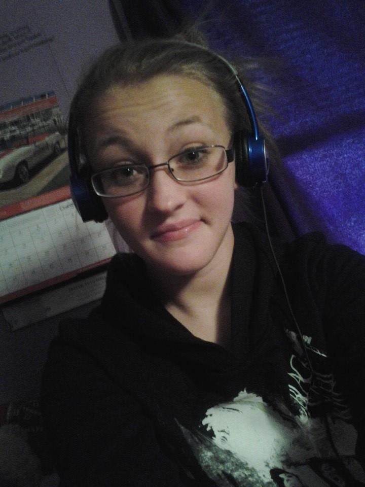 Diabetic, YouTube and Starbucks addict, Freshman, and Food lover. :)