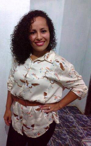 Amo ler. ouvir música e assistir a filmes! Sonhos é o que me define. Família é o que me faz viver! [...]  ^^