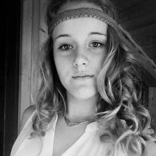 rrea_b's profile picture. ¿De que te sirve el cuerpo de Ken si tienes la cara de Chucky?