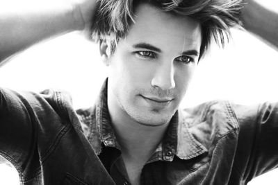 17. Hijo de Deméter, guapo sin ser hijo de Afrodita, amable y alegre. Amante del deporte, la lectura y la botánica. I´m a drummer. #CH