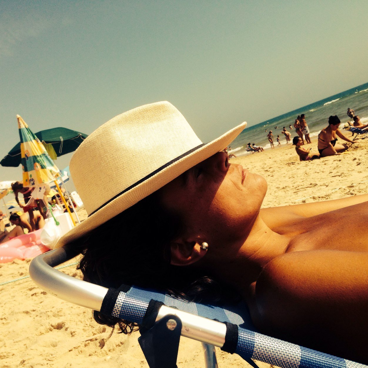 Monicagarrocha's profile picture. El pesimista se queja del viento; el optimista espera que cambie; el realista ajusta las velas.