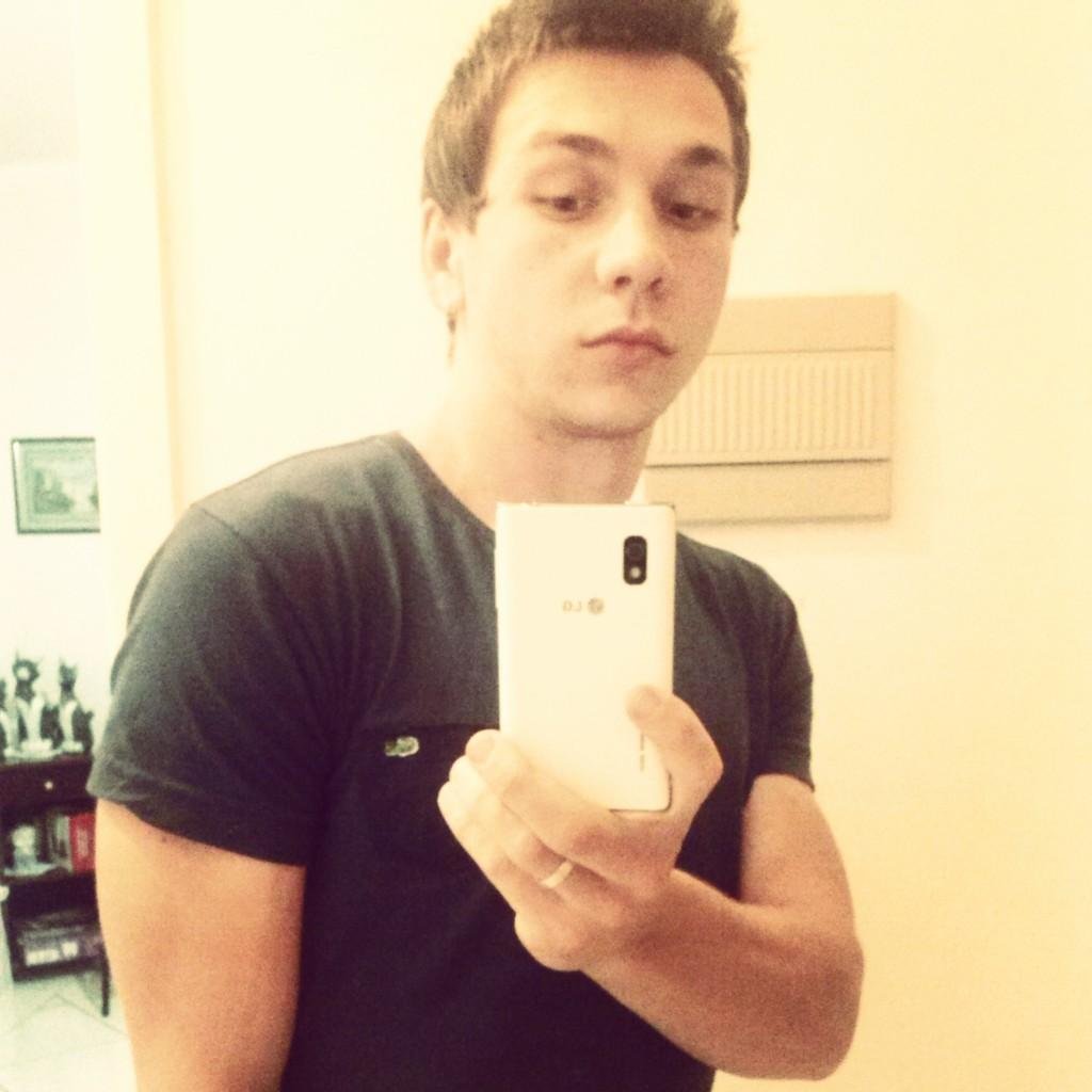Aêe falem bem,falem não tão bem assim,mas falem de min!♪ (;
