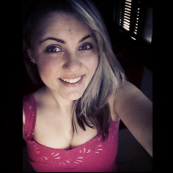 Você nunca sera bom o suficiente para todos,mas sempre sera perfeito para aquela pessoa que te merece  (:
