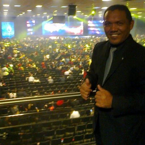 Agradecido con Dios por lo que tengo y por lo que Él me dara!!! Dispuesto a luchar por mis sueños y ayudar a otros a luchar por los de ellos!!! Soy INT.