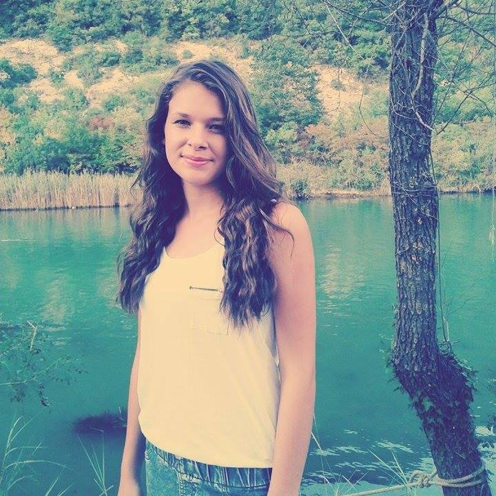 Sen nerde maviysen orda kal,ben her yerde griydim.