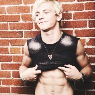 Im Austin! @Rydel_R5RP & @ArianaGrandeRP9 are the friends.Im single as a pringle!Crushing.Bye