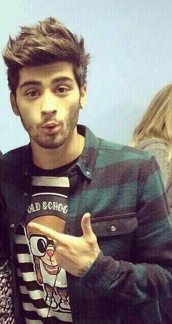 Free follow, yay! Please go follow @sangrianarry! I love you, bye!
