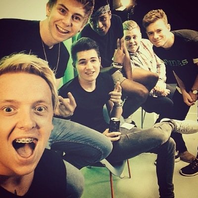 Lydia+ Megan here 
@jaackmaate @chipdaddyuk @adamwaithe @jakeboys @samkingftw @TheNickCrompton = Bæ's