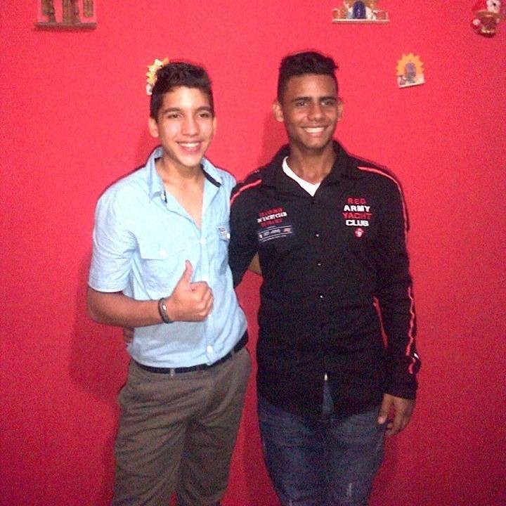 Mi Hermano @LDAJ_  mi super hermanito @LAAR