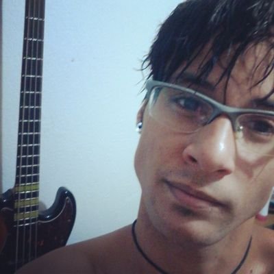 Higor. Baixista da @kempsoficial :)
