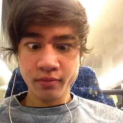 Free Follow! PLEASE GO FOLLOW @5sosassislife ill follow back on there & tweet me 'i really ship @5sosassislife with calum' if you already follow then ily :):)