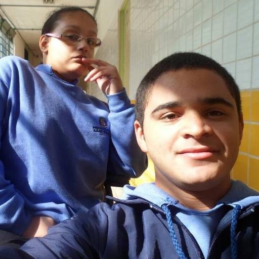 A fé que trago no peito é minha garantia deus me livre das maldades me guarde onde quer que eu va to fazendo minha parte um dia eu chego la