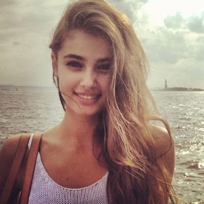 Más dulce que el algodón de azúcar. Princesita de cualquiera. Vampiresa. ¿Quieres qué te muerda?