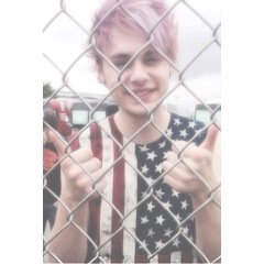 ☯ I like to sleep alot, my sister is @cxpcxke_ , and pizza while cuddling is my hobbie ☯