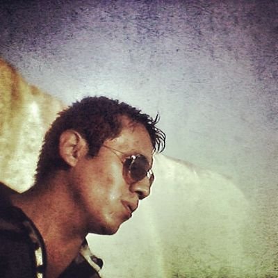 Ingeniero, estratega, sueño despierto y camino bajo la lluvia. - ex Community Manager.