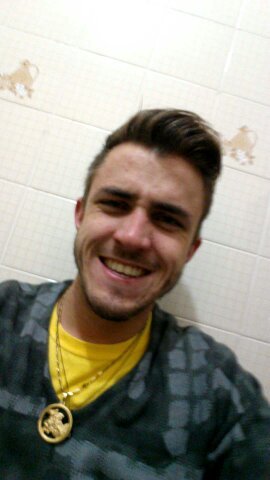 Cantor,compositor e produtor musical.