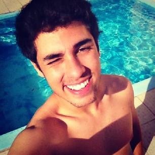 insta: @gabrielpaz1       To no outro twitter: @gabrielpaz2