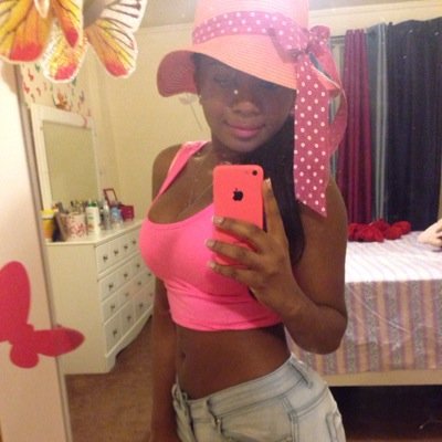 ManuelaMerian's profile picture. Mi edad no define mi madurez, mis notas no definen mi inteligencia y los chimes no define quién SOY