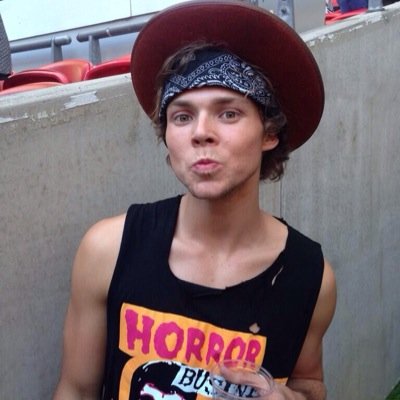 Follow @clifford_wut