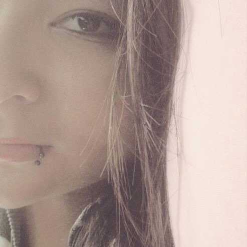 Isabel_Gaz's profile picture. Un alma perdida en el color de tus ojos.
Instagram: isabel_gaz  Ask: http://t.co/UTs9TQjmSK