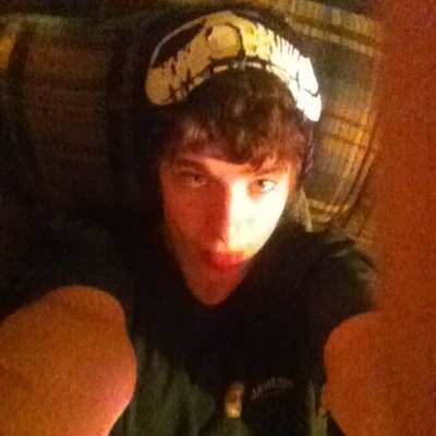 Im a fifteen year old gamer who's starting into video game commentary on dem youtubes so ya i love pewds and gassy and sea banana, skydoesminecraft and many mer