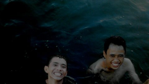 Kamu bilang gak ada yang sayang sama kamu itu salah ( aku yang sayang kamu ) :'))