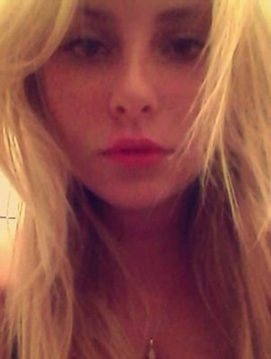 Ma fierté me détruira mais je préfère m'auto-détruire qu'être détruite par quelqu'un.
            #PanameBitch #Teampetitpied