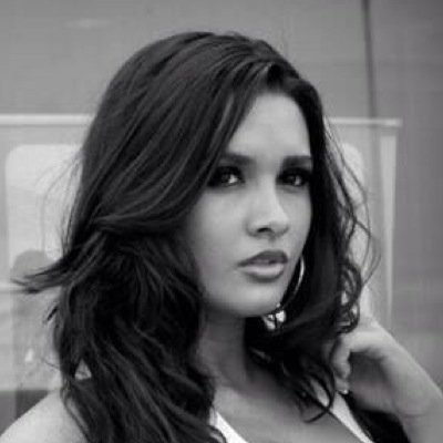 Hi, my name is Vanessa! I'm the new girl in Rosewood, I just moved in. Care to chat?