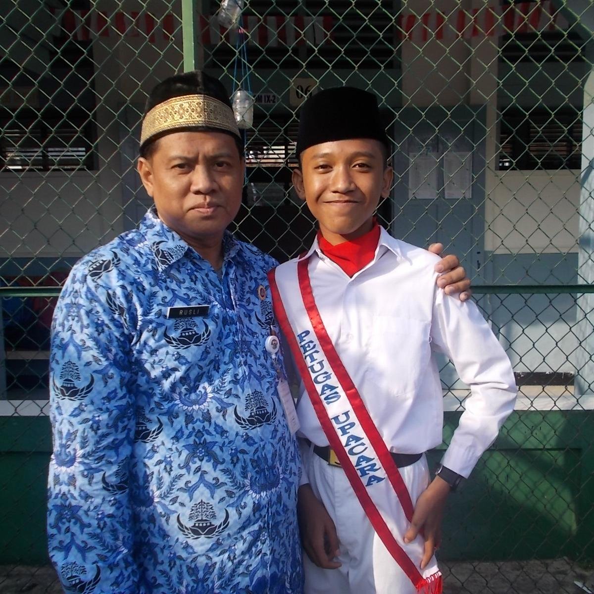 @lennywidiyaR ♥
Facebook : Muhammad Arul Leonardo II
Instagram: Rul_gorul 
Smpn197 Jakarta 
I ♥ Allah & Nabi Muhammad O:)