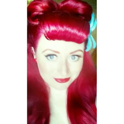 Pinup doll & lover of vintage fashion. Creator of South Coast Pinups. http://t.co/FClkIjQ5I3