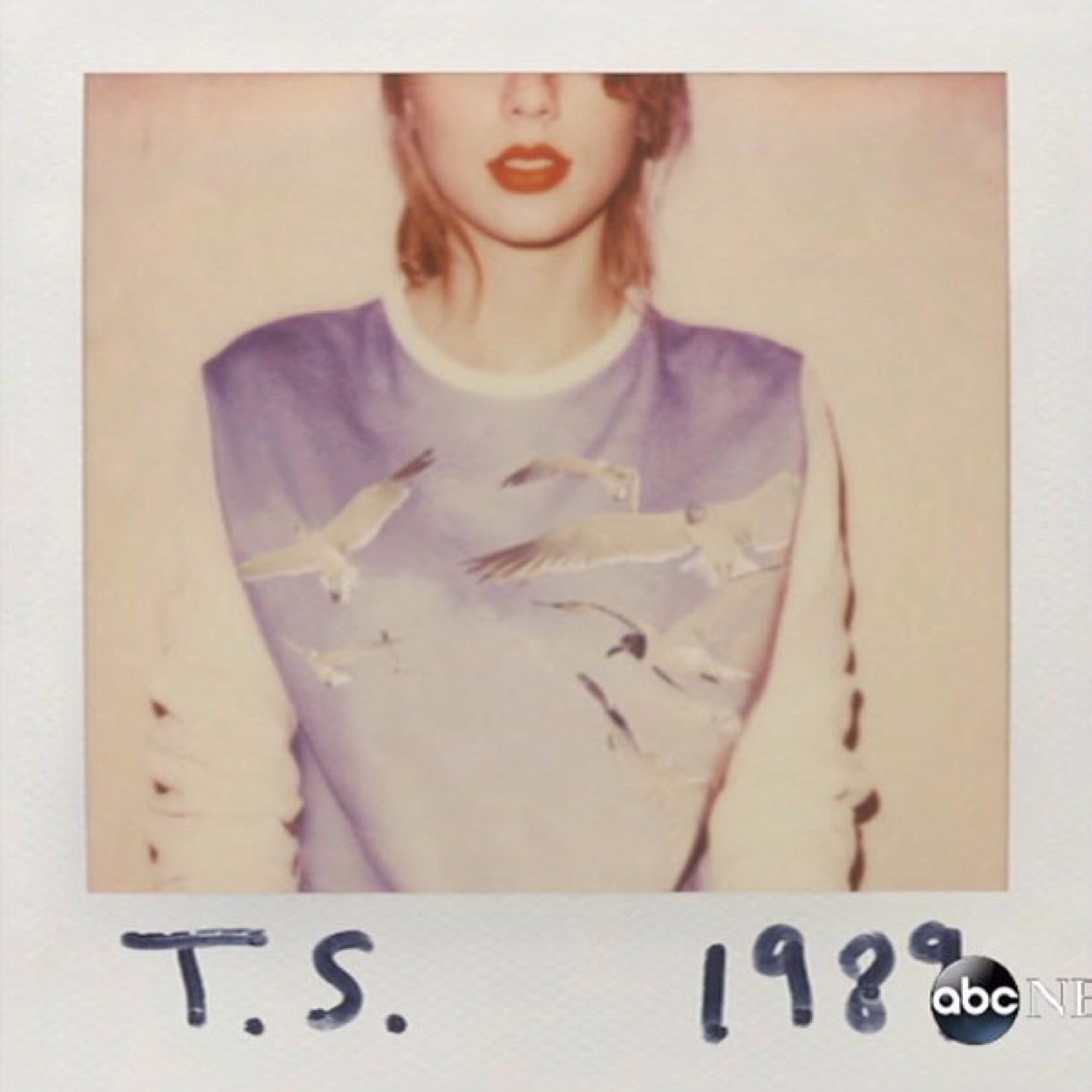 In the angel city chasing fortune and fame♡ Another name is up in lights♡♡
-Lucky One♡♡♡