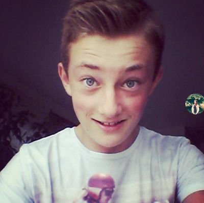 Je suis collégien. Mon instagram : adrien.cqt