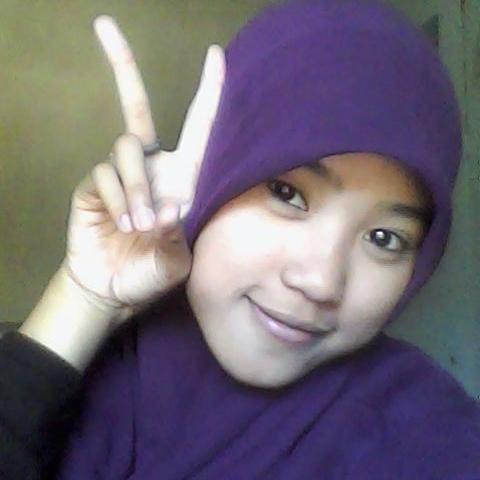 paling suka cowok keren,, bertaqwa dan beriman :-)