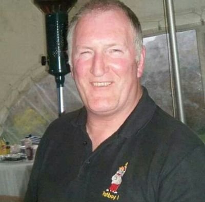 I am a 60 yr old singer who likes to entertain with songs from the swing era and I am available for bookings.