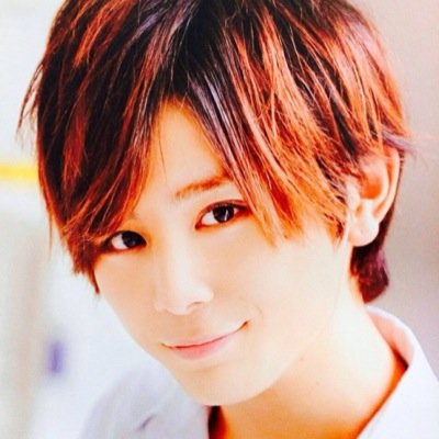 Uzivatel 夢夏 Na Twitteru 今日で山田涼介ジャニーズ事務所入所11年目 小さい時は無理矢理ジェットコースターに乗らされて泣いたり凄く可愛いかったけど今は4代目金田一という大きな仕事をまかされて凄い まぁ今は映画の都合上 髪が銀田一少年だけど 笑 Http