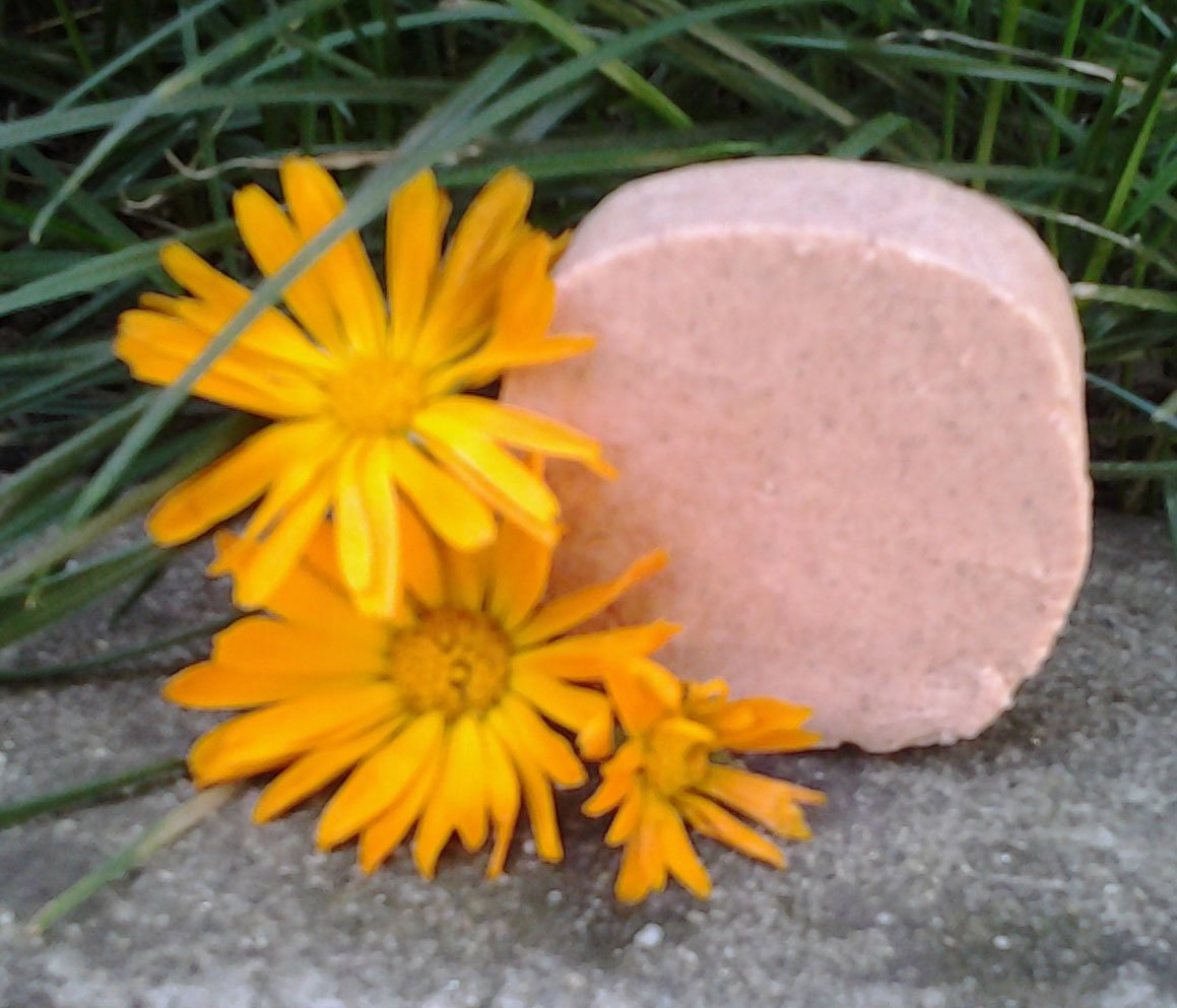 Realizeaza cu drag sapunuri #naturale ideale pentru #sanatate si un ten perfect. #Cosmetice si produse #traditionale din #natura luate, voua aici date.
