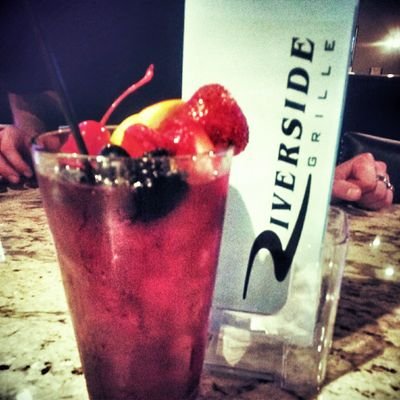 Riverside Grille has great food, a wide variety of beer on tap, a delicious specialty drink menu, a flatscreen for every game!